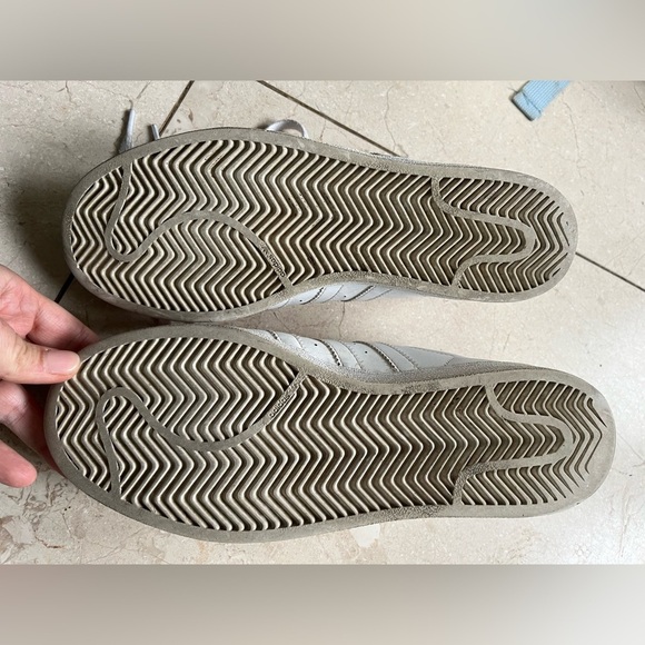 Adidas  Supestar men’s shoe size 9.5 white and white stripes - Picture 9 of 10